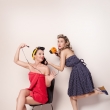 PIN-UP girl: Tereza M�llerov� a Eva Neumannov�, make-up, vlasy: viz�istka Eva Ceralov�, Pin-Up a retro foto Praha, Pin-Up fotografka Nikol Obrov�