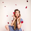 pin-up retro fotografie Praha fotografka Nikol Obrov�, viz�istka Eva Ceralov� pin-up foto