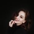 atel�rov� portr�t, modelka Karol�na Mlejnkov�_fotografka Nikol Obrov�_ateli�r Praha